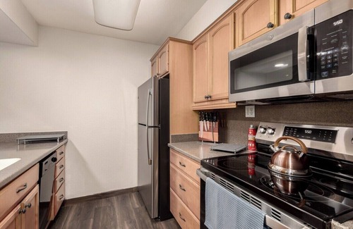 South Scottsdale Condo | Modern 2BR Condo w/Pool Access near Old Town