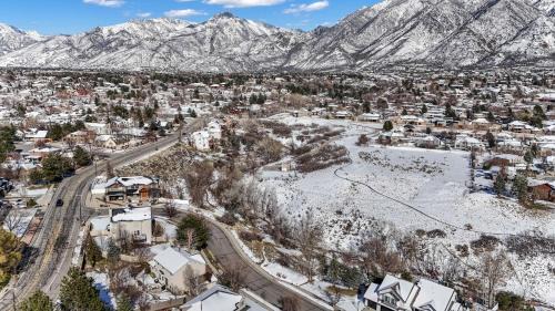 Sandy House | Modern 2br Escape Mountain View & Gully Access