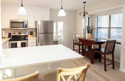 Westminster Condo | Modern 2BR Forest Condo Lakes + Clemson Nearby