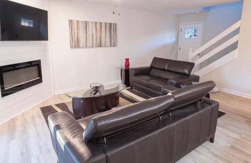 Westminster Condo | Modern 2BR Forest Condo Lakes + Clemson Nearby