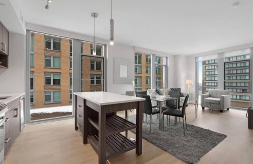 Crystal City Apartment | Modern 2BR | Full Kitchen | Near Crystal City Shops | By GLS
