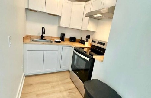 Benjamin Van Clark Park Apartment | Modern 2BR Gem Near Downtown Savannah