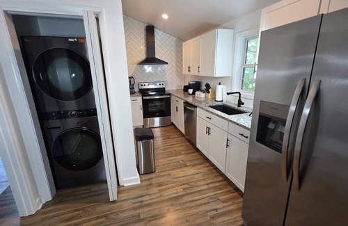Judson House | Modern 2BR Great for Work & Family - 6 Min from Downtown Greenville