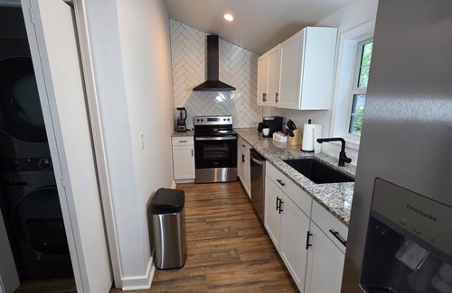 Judson House | Modern 2BR Great for Work & Family - 6 Min from Downtown Greenville