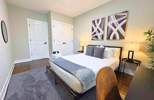 Old Irving Park Apartment | Modern 2BR Haven in Chicago - Cullom C1