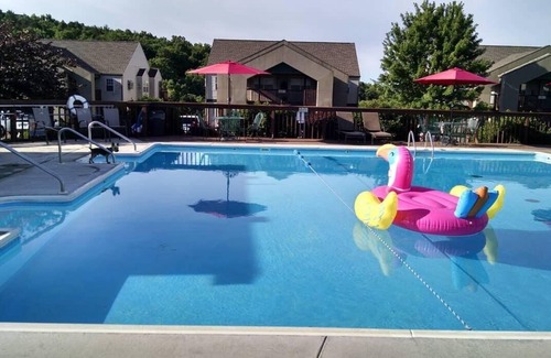 Indian Point Condo | Modern 2BR | HUGE Deck | SDC + Lake Access