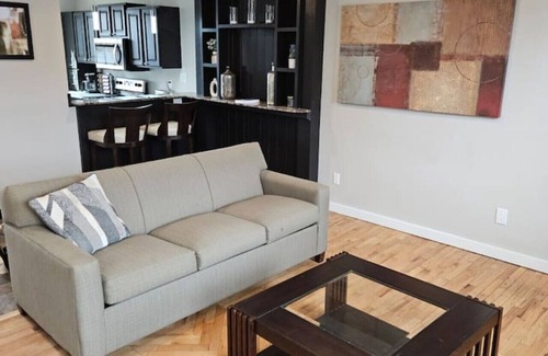 Maryville Apartment | Modern 2BR in Great Location (202)