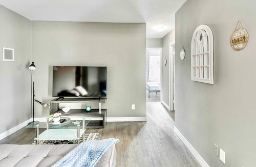Rosedale Apartment | Modern 2BR - King Bed Apartment - PRIME Location!