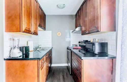 Rosedale Apartment | Modern 2BR - King Bed Apartment - PRIME Location!