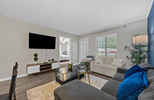 Pleasant Valley Apartment | Modern 2BR near Downtown Pool, Gym, Free Parking