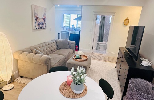 East Somerville Apartment | Modern 2BR near subway & parking available