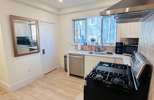 East Somerville Apartment | Modern 2BR near subway & parking available