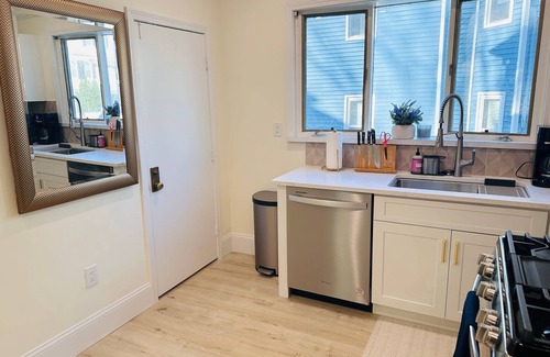 East Somerville Apartment | Modern 2BR near subway & parking available
