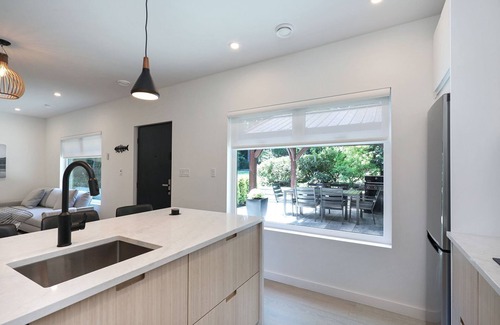Courtenay Apartment | Modern 2BR oceanfront apartment for sun, ski or mountain biking!