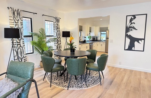 Little Armenia Hotel | Modern 2Br + Sofa Bed + 2Bth in Miracle Mile