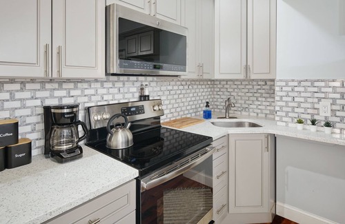 Manayunk Apartment | Modern 2br - Steps to Main St. & Parking Avail.