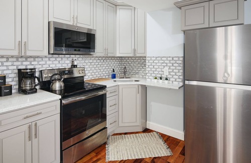 Manayunk Apartment | Modern 2br - Steps to Main St. & Parking Avail.