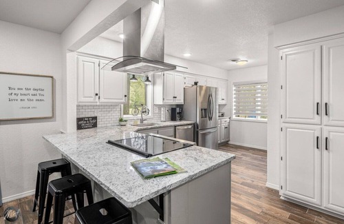 Bella Vista House | Modern 2BR Townhouse | Near Bike Trails & Golf