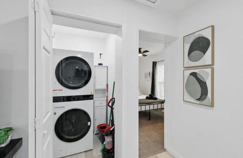 Haltom City Apartment | Modern 2BR Unit Hot Tub