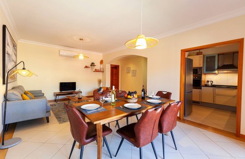Vilamoura Apartment | Modern 2BR w/Pool – Central Vilamoura