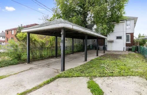 Walkerville Apartment | Modern 2BR Walkerville Stay w/Parking & WiFi