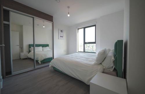 Wembley Park Apartment | Modern 2BR Wembley Apartment Stadium Views and Balcony