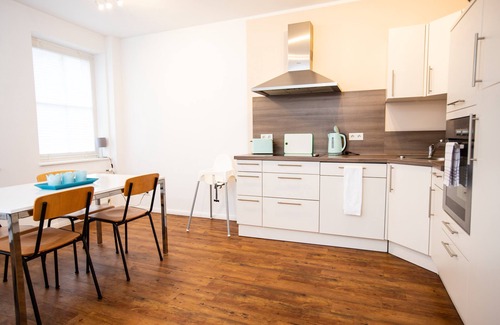 Stade Apartment | Modern 2Zi! Netflix! Central!Historical old city
