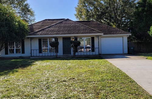 Kingsland House | Modern 3 bdrm home with a great view of a pond