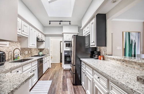 Houston House | Modern 3 Bed 2.5 Bath Home in North Houston