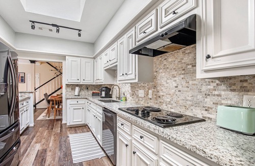 Houston House | Modern 3 Bed 2.5 Bath Home in North Houston