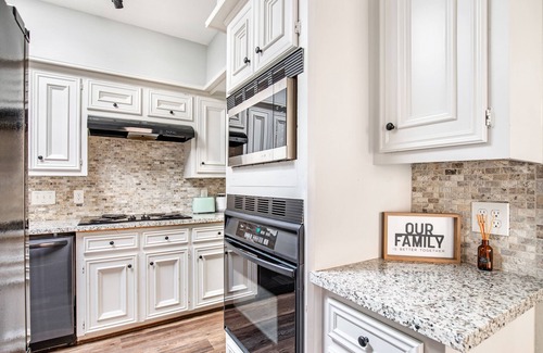 Houston House | Modern 3 Bed 2.5 Bath Home in North Houston
