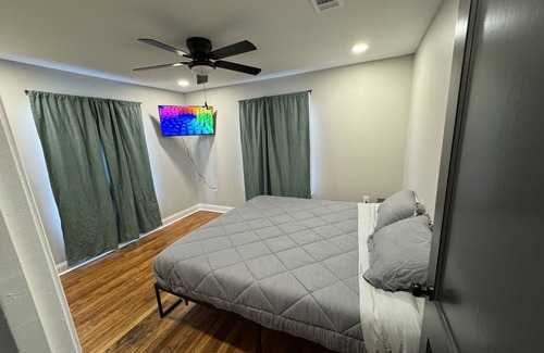 Westlake House | Modern 3 bed 2 bath