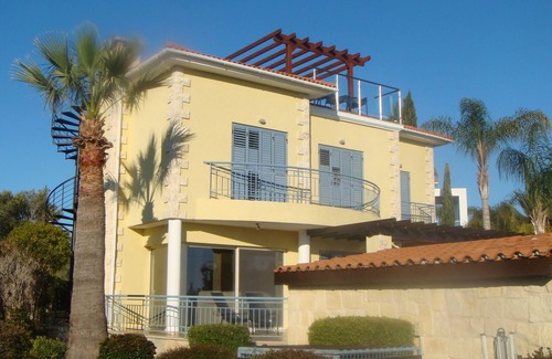Latchi Villa | Modern 3 bed, 2 bath villa in Latchi with large private heated swimming pool
