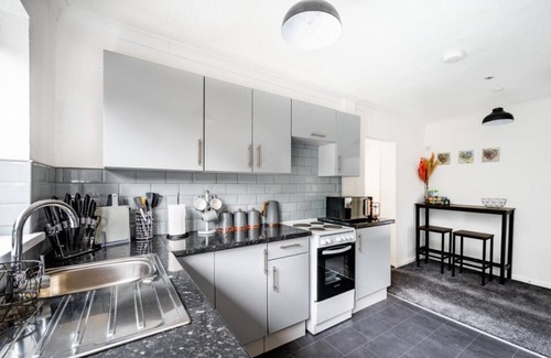 Bolton House | Modern 3 Bed Bungalow Near Bolton Town Centre