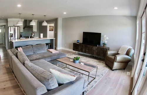 Terre Haute House | Modern 3-bed farmhouse AC, Wifi