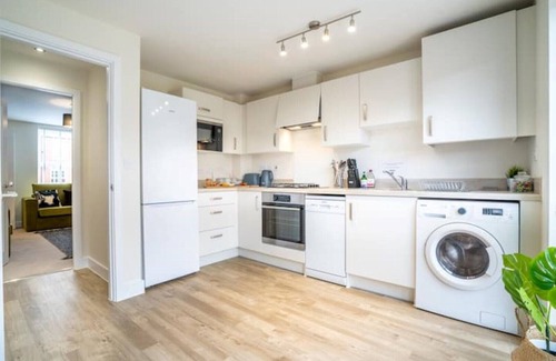 Ashby-de-la-Zouch House | Modern 3 bed house - Wi-Fi and off-road parking