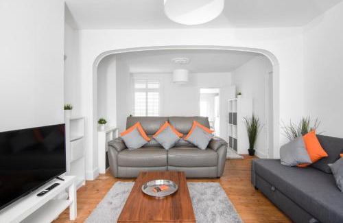 Broad Green House | Modern 3 Bed Home in Croydon Sleeps 6