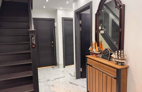 Forest Gate House | Modern 3 Bed Home in London, Stratford, Tube & Parking