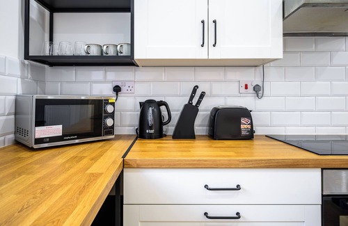 Clayton House | Modern 3 bed home, near Etihad Stadium, Co op Live Arena