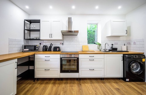 Clayton House | Modern 3 bed home, near Etihad Stadium, Co op Live Arena