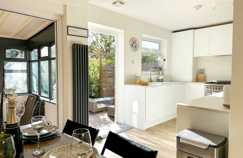 Canterbury House | Modern 3 Bed Home - Pets Welcome + FREE Parking