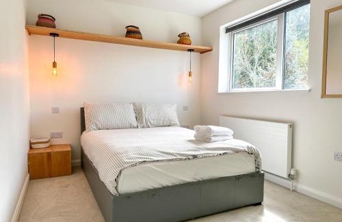 Canterbury House | Modern 3 Bed Home - Pets Welcome - FREE Parking