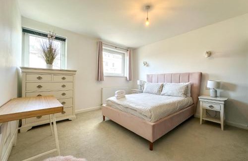 Canterbury House | Modern 3 Bed Home - Pets Welcome - FREE Parking
