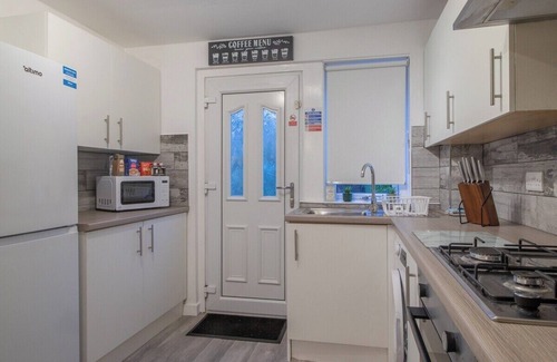 East Kilbride House | Modern 3 Bed House East Kilbride. Close to Motorway