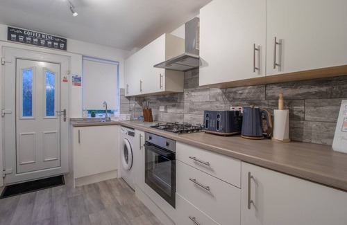 East Kilbride House | Modern 3 Bed House East Kilbride. Close to Motorway