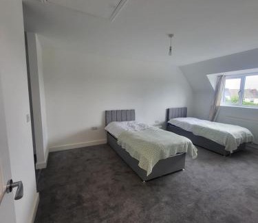 Rotherham House | Modern 3-Bed House in Rotherham, WiFi, Garden & Free Parking