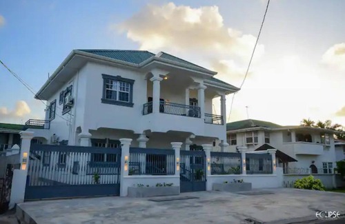 Georgetown Apartment | Modern 3-bed Lux Apt with Jacuzzi/Free Parking