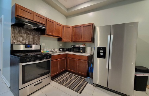 Washington Park Apartment | Modern 3 bed near University of Chicago and Hyde Park