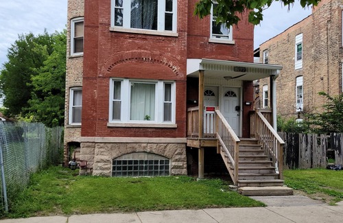 Washington Park Apartment | Modern 3 bed near University of Chicago and Hyde Park