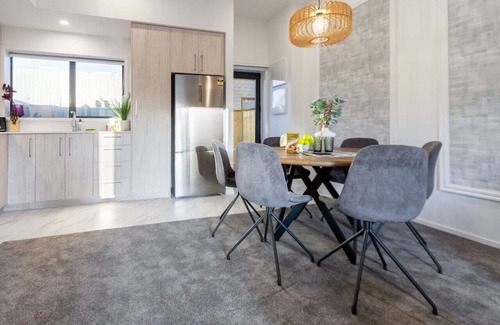 Christchurch City Centre House | Modern 3 bed Overlooking Hagley Park